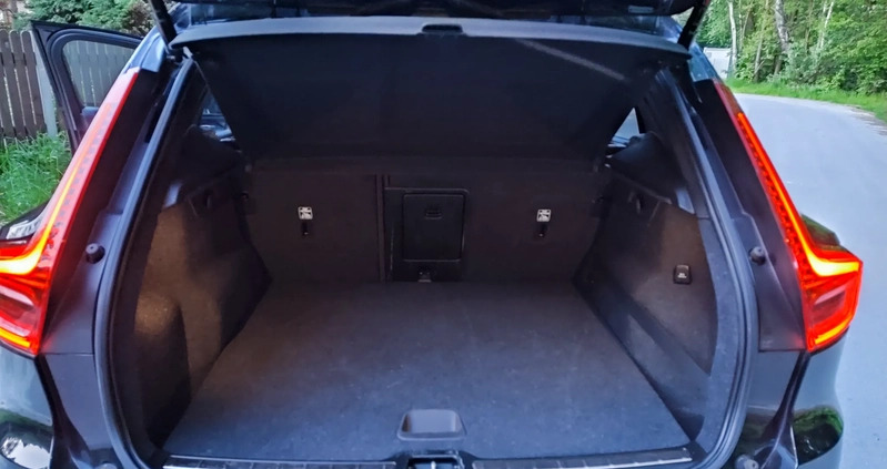 Volvo XC 40 cena 99900 przebieg: 182000, rok produkcji 2019 z Łazy małe 529